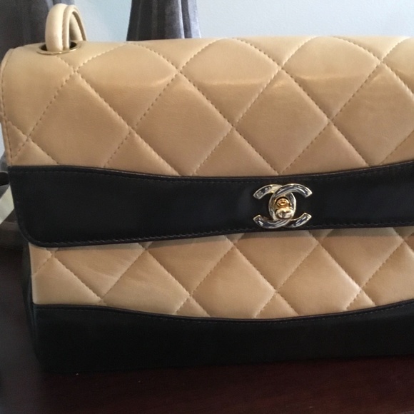CLASSIC CHANEL LAMBSKIN LEATHER MONOCHROME BAG - Picture 3 of 8